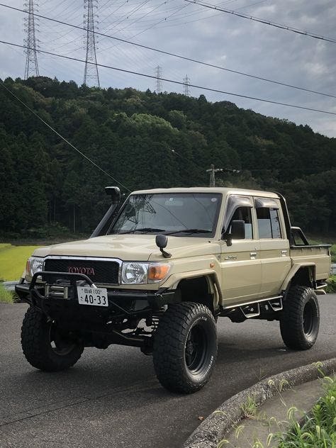 Toyota 70 Series, Land Cruiser Pick Up, Land Cruiser 4x4, Toyota Cruiser, Land Cruiser 70 Series, Toyota Lc, Cr7 Messi, Old Vintage Cars, Toyota 4x4