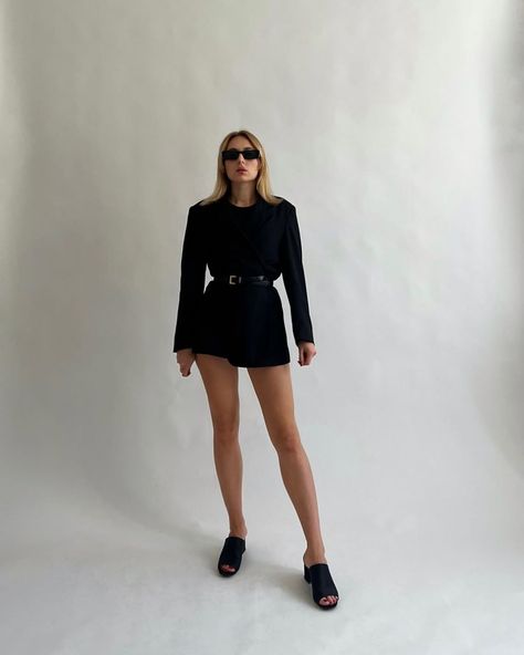 energy doesn’t lie . . . . . . all black outfit, hourglass blazer style, ysl leather belt, rectangle sunglasses, classy girl, effortless… | Instagram Classy Girl, Minimal Aesthetic, Rectangle Sunglasses, All Black Outfit, Blazer Fashion, Effortless Chic, Black Outfit, Minimal Fashion, Leather Belt