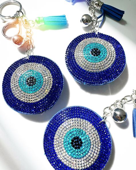 Oh la la! NEW✨ Crystal 🧿 Evil Eye Keychain Clips just added to the collection! 💎 available on my #etsy & website! ✨comment below for the direct link! #fashionablyprotected @freshalamode #evileye Eye Description, Evil Eye Crystal, Clip Keychain, Baby Birthday Gift, Crystal Keychain, Baby Birthday Gifts, Keychain Clip, Crystal Bags, Blue Evil Eye