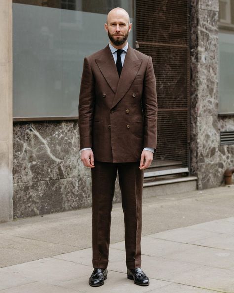 Edward Sexton Offshore Bespoke suit: Review – Permanent Style Suit Without Tie, Dark Brown Suit, Men Suit Outfit, Mens Linen Suit, Double Breasted Suit Men, Not My Job, Bespoke Suits, Suit Combinations, Brown Suit