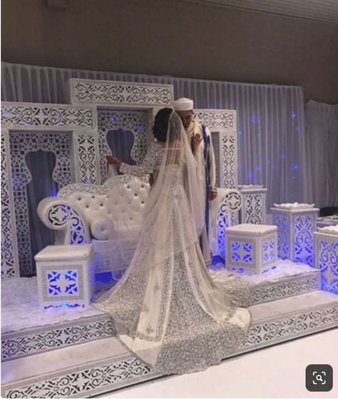 Wedding Dresses Hijab, Somali Wedding, Wedding Dresses Muslim, White Wedding Decorations, Wedding Stage Backdrop, Rustic Wedding Decorations, Afghan Wedding, Stile Hijab, Wedding Backdrop Design