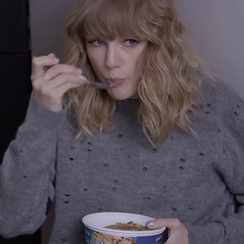 Taylor Swift Eating, Taylor Swift Now, 1989 Tour, Geek Humor, Taylor Swift 13, She Song, Taylor Alison Swift, The Girl Who, Sabrina Carpenter