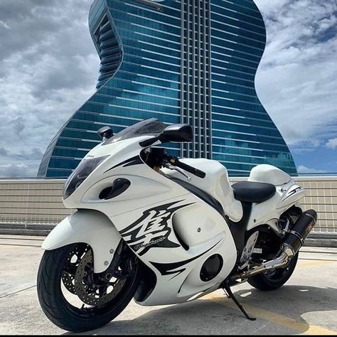 hayabusa on Instagram: “hayabusa_233 #hayabusa_233❤️lovers #selenagomez #instagram #therocks #suzukihayabusa rider hayabusa_233 lovers❤️suzuki i love Hayabusa…” Hayabusa Motorcycle, Capri Italia, Motogp Valentino Rossi, Suzuki Hayabusa, Tall Boys, Suzuki Samurai, Drama Funny, Cool Motorcycles, Valentino Rossi