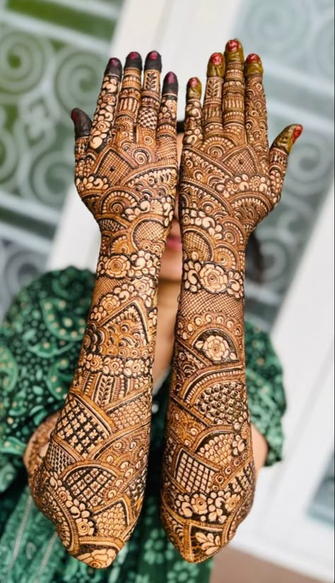 Anjum Mehndi Designs, Back Hand Bridal Mehndi Designs, Fashion Documentary, Bride Mehndi, Jamel Shabazz, Front Mehndi Design, Bridal Mehandi, New Bridal Mehndi Designs, Mehndi Designs Bridal Hands