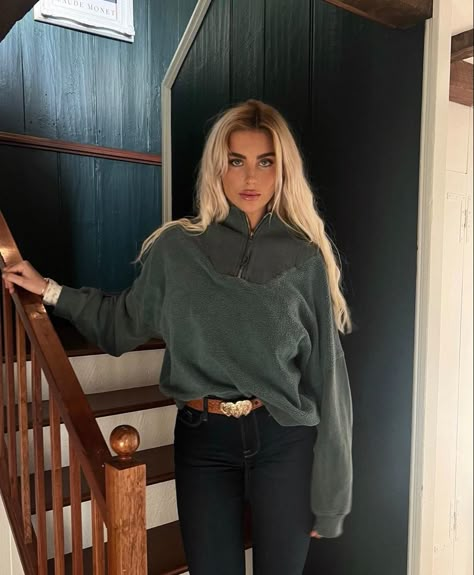 Fall Outfits In The Mountains, Paige Lorenze Fall Style, Paige Lorenze Aesthetic, Mountain Chic Fashion, Paige Lorenze Style, Tennis Wag, Montana Fashion, Tommy Paul, Paige Lorenze