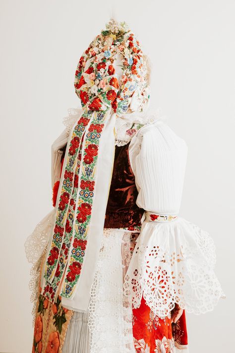 The Traditional Czech Gowns Capable of Withstanding Texas Heat – Texas Monthly Czech Clothing, Under Scarf, Gold Finch, Folklore Fashion, Vintage Dance, Folk Fashion, Traditional Attire, How To Wear Scarves, Traditional Fashion