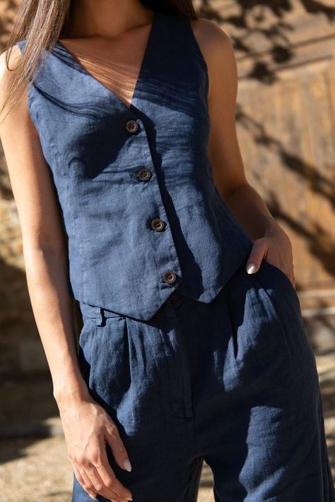 Dark Blue Linen Dress, Linen Waistcoat Woman, Linen Vest And Pants Outfit, Linen Vest Women, Black Linen Top Outfit, Dark Blue Linen Pants Outfit, Menswear Vest Outfits For Women, Dark Blue Vest Outfit, Linen Waistcoat Woman Outfit