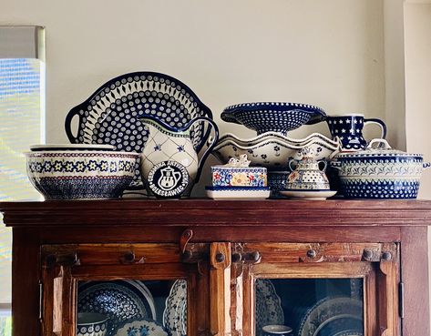 Polish Pottery Display, Euro Trash, Polish Pottery Boleslawiec, Polish People, Pottery Display, Dope Makeup, Polish Pottery, Display Ideas, Pretty Things