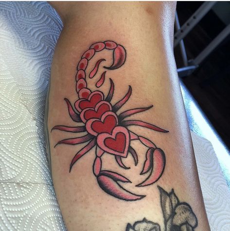 Traditional Tattoo Wrist, Traditional Heart Tattoos, Scorpion Tattoos, Traditional Tattoo Inspiration, Jeans Art, Bug Tattoo, Traditional Tattoo Sleeve, Scorpion Tattoo, Tattoed Women