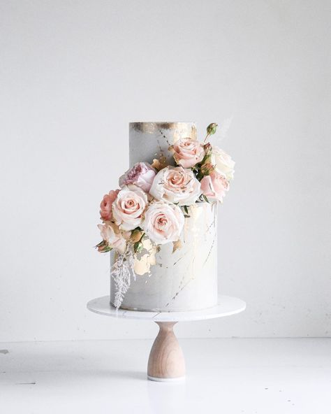 Cake Reference, Luxury Wedding Cake Design, Wedding Cake Designs Elegant, Canberra Wedding, Cake Roses, Extravagant Wedding Cakes, Simple Cakes, Cake Photoshoot, Wedding Cake Display