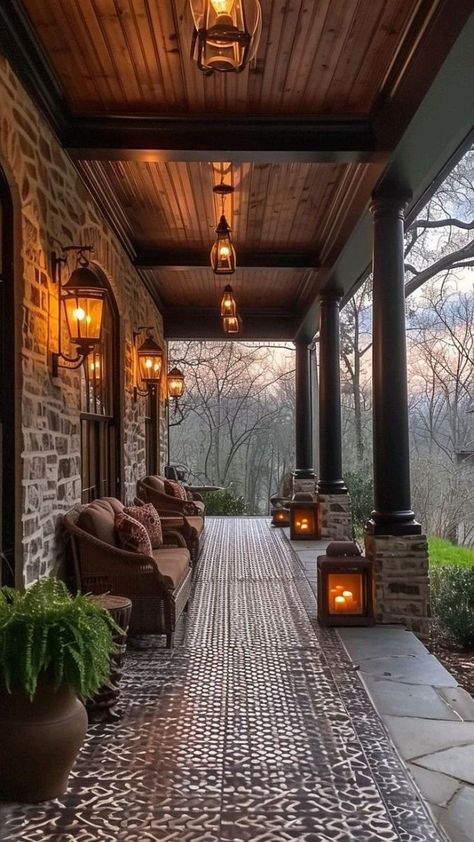 Chandelier On Porch, Rustic House Landscaping, Rustic Outdoor Lights, Porch Ceiling Lighting Ideas, Outdoor Porch Lighting Ideas, Back Porch Lighting Ideas, Industrial Home Exterior, Rustic Lighting Ideas, Porch Lighting Ideas