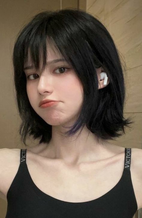 Bangs For Bob Hairstyle, Short Haircut Long Bangs, Grunge Cut Hair, K Pop Idols Short Hair, Japanese Haircut Women, Short Graduation Hairstyles, Haircut For Different Face Shapes, Short Hair With Straight Bangs, Neck Length Hair With Bangs