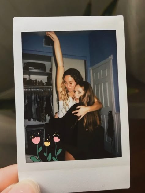 #bestfriend #cute #flower #polaroid Polaroid Pics Ideas, Insta X Polaroid, Poloraids Pictures, Aesthetic Polaroid Pictures Ideas, Cool Polaroid Pictures Ideas, Polaroid Photos Aesthetic, Polaroid Ideas Poses, Polaroid Pics Aesthetic, Cute Poloroid Pictures Ideas Friends