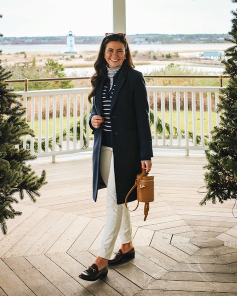 Christmas in Edgartown Recap | belleoftheballblog.com Preppy Christmas Outfit, New England Prep, New England Fashion, Winter Whites, Preppy Winter, University Outfit, Preppy Christmas, Prep Style, Marthas Vineyard