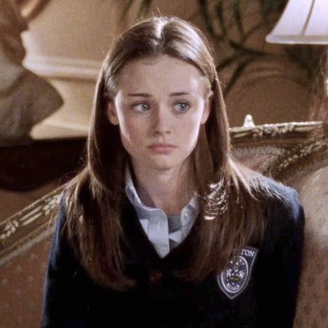 Rory Gilmore Hair, Lorelai Gilmore, Stars Hollow, Rory Gilmore, Anne Hathaway, Autumn Aesthetic, Gilmore Girls, Role Models, Hair Inspo