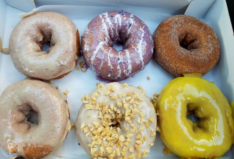 Assorted Duck Donuts Donut Shop Donut Recipe, Duck Donuts Recipe, Duck Donuts Copycat Recipe, Copycat Duck Donut Recipe, Dunkin Donuts Donut Flavors, Dunford Donuts Recipe, Cream Filled Doughnuts Donut Recipes, Recipe Donut, Blueberry Pancake