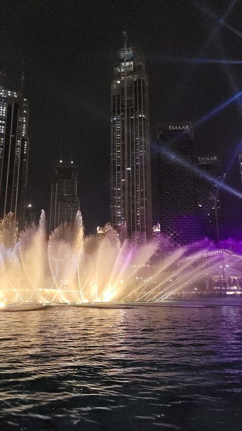 Dubai Habibi, Dubai Fountain Show, Dubai Vibes, 2024 Holidays, Dubai Night, Travel Desk, Dubai Fountain, Dubai Attractions, The Burj Khalifa