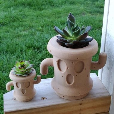 Animal Crossing Gyroid, Bulbasaur Planter, Animal Crossing Amiibo, Gifts For Gamers, Frog Statues, Animal Crossing Wild World, Animal Crossing Game, Small Succulents, Miniature Figures