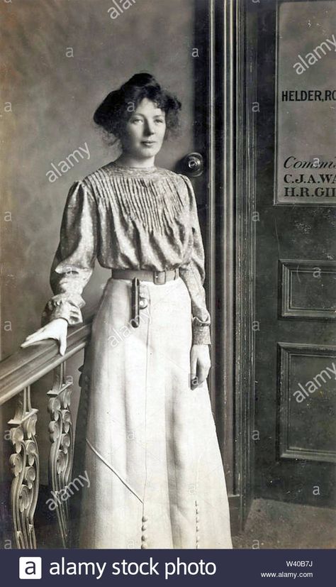 Poor Fashion, Christabel Pankhurst, English Dress, Grey Wedding Dress, Sisters Dress, Afternoon Dress, Fashion Institute, Dark Outfits, Costume Collection