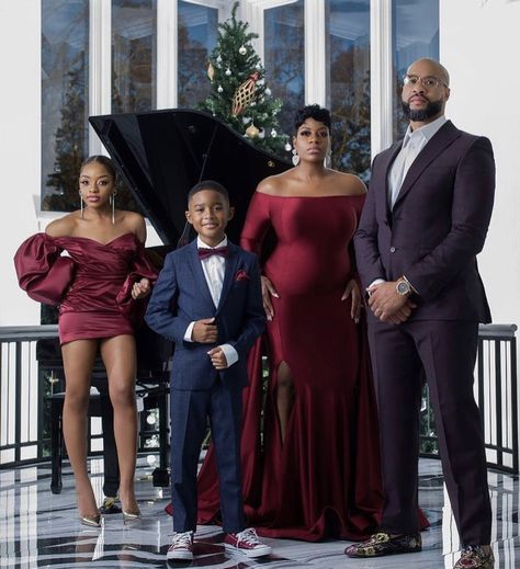 50th Anniversary Photo Shoot With Family, Glam Family Photoshoot, Black Family Photoshoot, Fantasia Barrino, Family Photo Colors, Christmas Family Photoshoot, Holiday Photoshoot, Family Photoshoot Outfits, Family Christmas Pictures