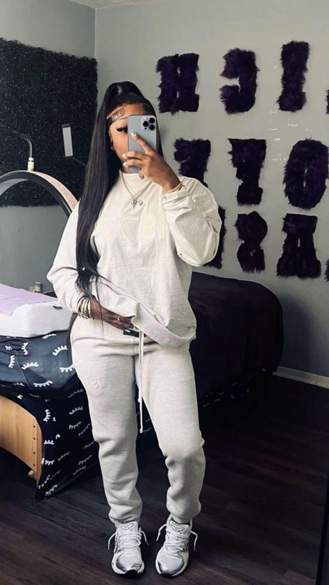 Black Girls Chill Outfits, Women Chill Outfits, Chill Fly Girl Outfits, Rainy Day Fits Black Women, Chill Outfit Black Women, Chill Cute Outfits Black Women, Columbia Jacket Outfit, Asics Outfit Black Woman, Winter Fits Black Women