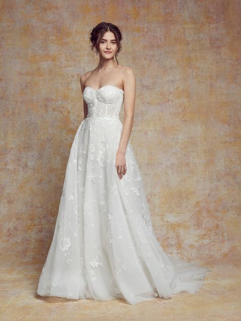 Marchesa Bridal Gowns, Hanbok Wedding Dress, Spanish Bride, Marchesa Wedding Dress, Marchesa Bridal, Floral Ball Gown, Bridal Consultant, Princess Ball Gowns, Wedding Dresses Strapless