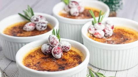 This eggnog creme brulee combines rich eggnog & egg yolks to make the most delicious custard filling topped with toasted caramelized sugar! #bakeitwithlove #eggnog #cremebrulee #dessert #Christmas Egg Nog Crème Brûlée, Eggnog Creme Brulee Recipe, Eggnog Creme Brulee, Christmas Creme Brulee, Eggnog Dessert, Perfect Christmas Dessert, Dessert Christmas, Creme Brulee Recipe, Brulee Recipe