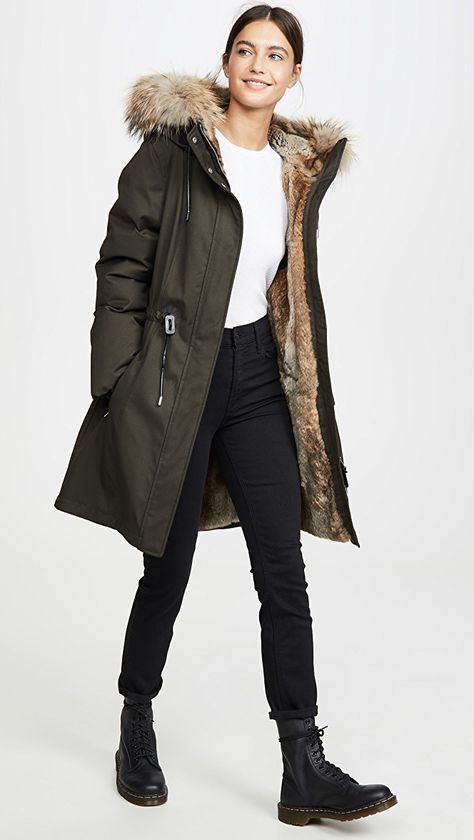 Olive Parka Outfit Winter, Olive Parka Outfit, Parka Outfit Woman, Long Parka Outfit, Winter Parka Outfit, Khaki Jacket Outfit, Green Parka Outfit, Parka Outfit Winter, Parka Jacket Outfit