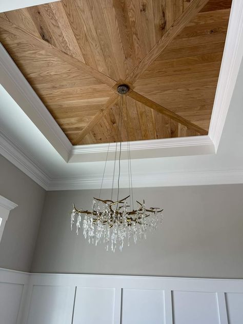 Wooden Accent Ceiling, Beams In Tray Ceiling Living Room, Formal Dining Room Ceiling Ideas, Wood Celling Design Interiors, Herringbone Wood Ceiling Ideas, Woodwork Wall Ideas, Raised Ceiling Ideas, Trey Ceiling Ideas Wood, Inset Ceiling Ideas