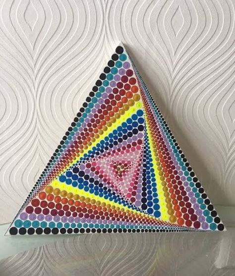 Dot Painting Canvas, Workout Knowledge, Triangle Painting, Triangle Mandala, Trippy Paintings, Dotted Art, Dot Artwork, Triangle Canvas, Art Triangle