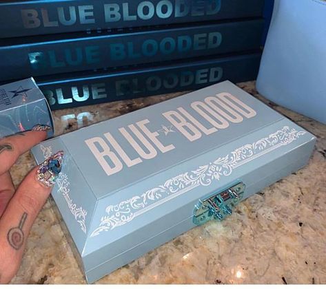 THE INSIDE!!!!! FIRST L👀K 🚨 🙀💙🤤 Oh YES! #BloodSugar 💉 #Palette #2 👉🏼 #BlueBlood 💙Here We Go 2019!! ❤️😍 #jeffreestarcosmetics and it’s a… Jeffree Star Palette, Jeffrey Star, Backyard Hammock, Jeffree Star Makeup, Star Makeup, Star Blue, Fancy Makeup, Jeffree Star Cosmetics, Beauty Bay