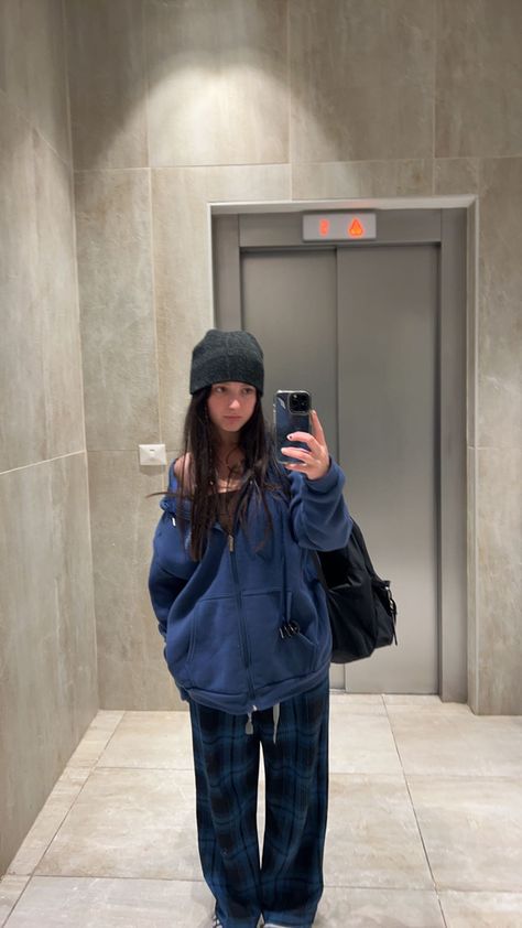 Oversized Hoodie And Sweatpants Outfit, Baggy Shirt Outfit Oversized Tee, Baggy Hoodie Outfit, Oversized Jacket Outfit, Coats Y2k, Vintage Jacket Outfit, Hoodie And Sweatpants Outfit, Baggy Clothes Outfit, Forces Outfit