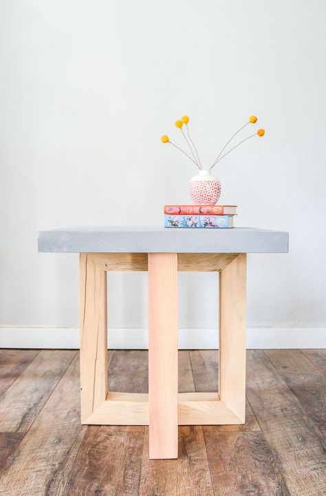 How to make a DIY geometric concrete and wood side table Diy Outside Side Table, Diy Concrete Side Table, Wood Side Table Diy, Porch Landscape, Side Table Diy, Jen Woodhouse, Concrete Side Table, Concrete Table Top, Concrete Home Decor