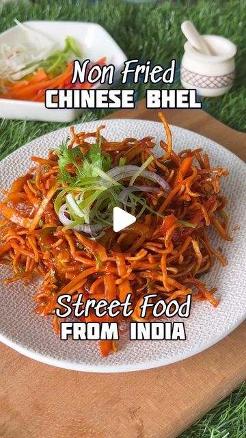 Chinese Bhel Recipes, Chinese Bhel, Schezwan Noodles, Bhel Recipe, Schezwan Sauce, Hakka Noodles, Indian Cooking Recipes, Corn Flour, Spicy Snacks