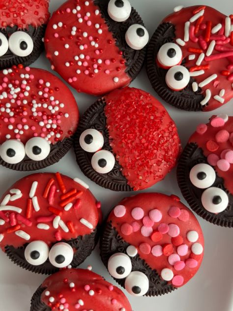 Lovebug Oreo Cookies Oreo Cookies Valentines Day, Oreo Valentine Cookies, Oreo Cookie Valentine Ideas, Valentine’s Day Dessert Ideas For Kids, Diy Valentine’s Day Crafts For Kids, Oreo Love Bugs, Valentines Diy Treats, Valentine Oreo Cookies, Valentines Edible Crafts