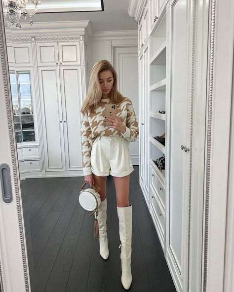 White Boots Outfit, 30 Outfits, Chique Outfits, White Boots, Looks Chic, Winter Fashion Outfits, Boots Outfit, Look Fashion, Classy Outfits