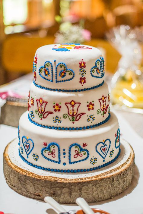 Folklore Wedding, Czech Wedding, Slovak Wedding, Polish Wedding, Folk Wedding, Wedding Cake Fresh Flowers, Traditional Wedding Cakes, Wedding Brooch Bouquets, Boda Mexicana