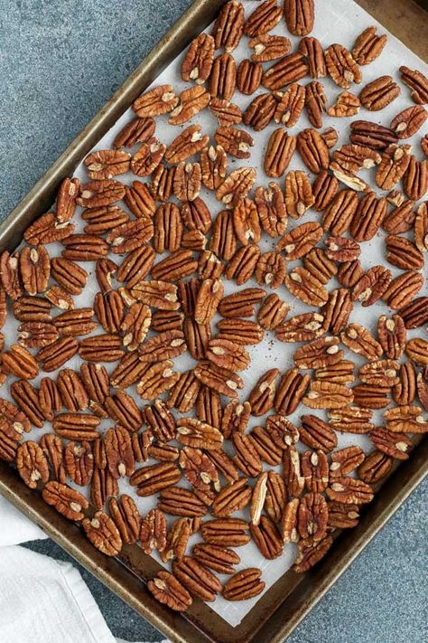 learn how to toast pecans in the oven – it’s easy and fast. avoid the pitfalls listed here to get perfectly roasted pecans every time. How To Toast Pecans, Toast Pecans, Roasted Pecans Recipe, Salted Pecans, Glazed Pecans, Butternut Squash Salad, Spiced Pecans, Vegan Candies, Roasted Pecans