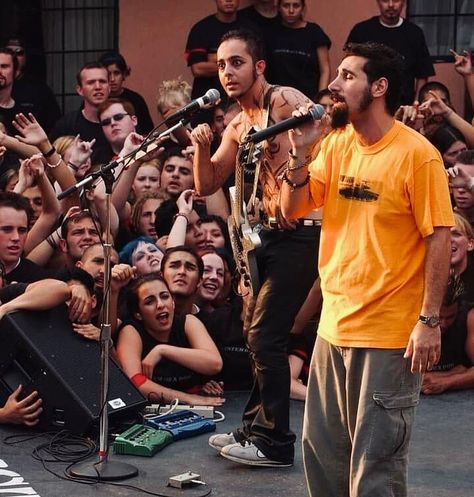 Rock Show on Instagram: “System Of A Down filming the music video for Chop Suey! in 2001 at the Oak Tree Inn motel in Los Angeles, California.  #systemofadown #soad…” Soad Concert, Chop Suey System Of A Down, System Of A Down Concert, Daron Malakian, Chop Suey, System Of A Down, Oak Tree, Twitter Header, Los Angeles California