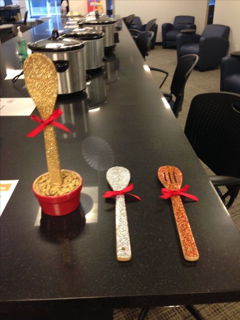 Chili cook off trophies, DIY. Glitter and watered down glue (two coats of each). Kidney beans with watered down glue all over. Cost under $15 to make all three. Chili Contest Prizes, Bake Off Trophy Diy, Diy Trophies, Chili Cookoff Trophy Diy, Diy Chili Cook Off Trophies, Diy Chili Cookoff Trophy, Chili Cook Off Trophy Diy, Chili Cook Off Awards Diy, Chili Cook Off Prizes