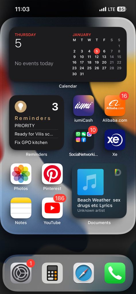 Crested using homescreen crestor Aesthetic Layout, Beach Weather, Screen Layout, Iphone Aesthetic, Iphone 13 Pro, Iphone 13, Layout, Screen, Iphone