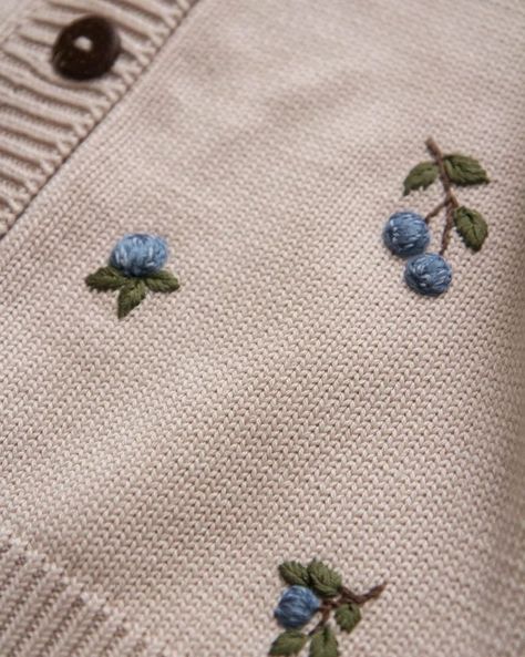 Blueberry Cardigan Blueberry Cardigan, Embroidered Blueberries, Embroidery On Knitwear, Blueberry Embroidery Pattern, Cardigan Embroidery Ideas, Blue Embroidery Ideas, Blueberry Embroidery, Crochet Blueberry, Embroidery On Knitting