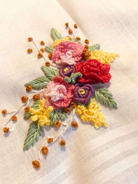 Embroidery on a handkerchief Handkerchief Embroidery Design, Handkerchief Embroidery, Flower Machine Embroidery Designs, Embroidery Lessons, Embroidered Roses, Handmade Embroidery Designs, Embroidery Flowers Pattern, Hand Embroidery Design Patterns, Handmade Embroidery