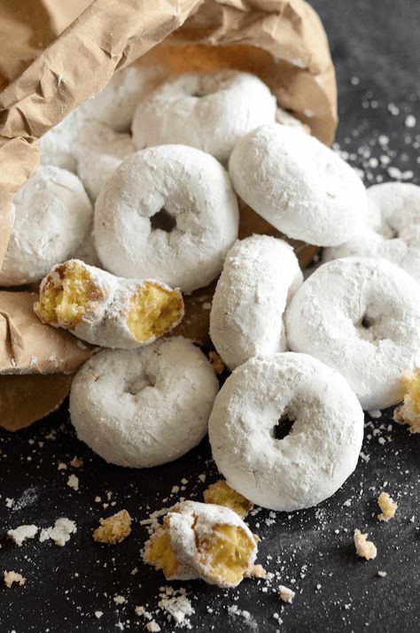 Sugar Doughnut Recipe, Mini Donuts Maker, Homemade Donuts Recipe, Powdered Donuts, Dessert Items, Donut Maker, Mini Doughnuts, Sugar Donut, Treats Recipes