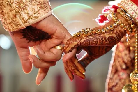 Top 10 Matrimonial Sites In India – Why Wedgate Matrimony Is Best Among All? Love Story In Hindi, Marriage Pics, Marriage Poses, Marriage Photo, Bridal Pose, Indian Bride Photography, Muslim Wedding Photography, Matrimonial Sites, Indian Bride Photography Poses