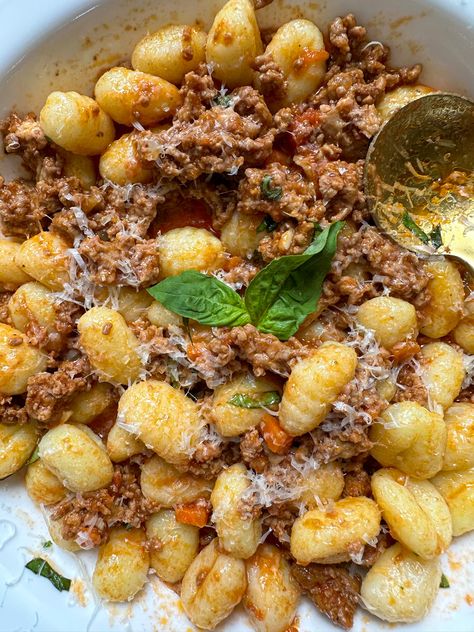 Gnocchi Bolognese | Gnocchi in a Creamy Meat Sauce Bolognese Gnocchi, Beef Gnocchi, Bolognese Pizza, Gnocchi Bolognese, Gnocchi Dishes, Homemade Meat Sauce, Tagliatelle Pasta, Making Gnocchi, Beef Ground