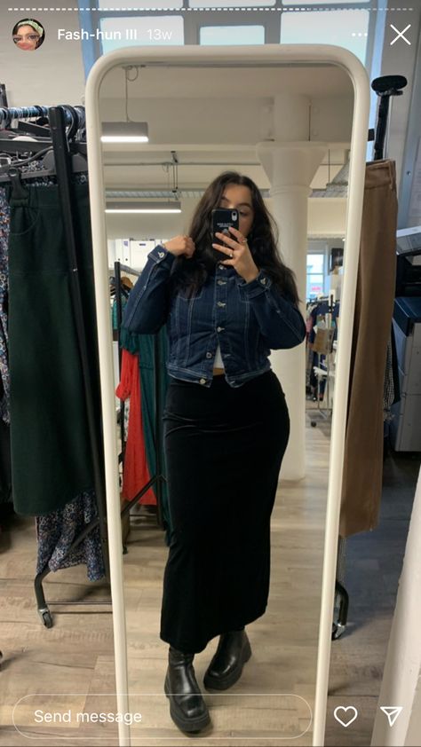 90s Plus Size Fashion, Black Maxi Skirt Outfit Fall, Black Maxi Skirt Outfit Winter, Curvy Girl Winter Outfits, Black Maxi Skirt Outfit Ideas, Plus Size Outfits Black, Curvy Girl Outfits Winter, Midsize Outfits Winter, Black Pants Outfit Casual