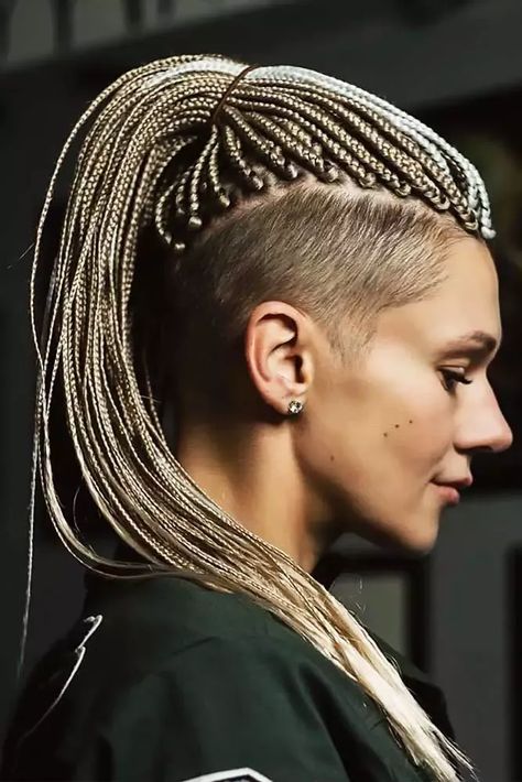 Box Braids With Undercut #braids #boxbraids Braids Undercut, Box Braids Shaved Sides, Undercut Braid, Braids With Shaved Sides, Beauty Apps, Viking Braids, Shaved Side Hairstyles, Mohawk Braid, Blonde Braids