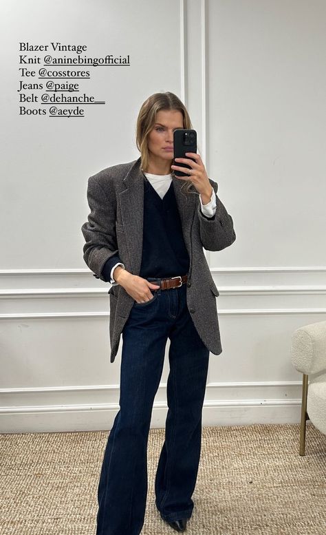 Bootcut Jeans Outfit, Tweed Outfit, Black Waistcoat, Jeans Outfit Winter, Fashion Creative, Mama Style, Fashion Business Casual, Fall Winter Wardrobe, Casual Work Outfit