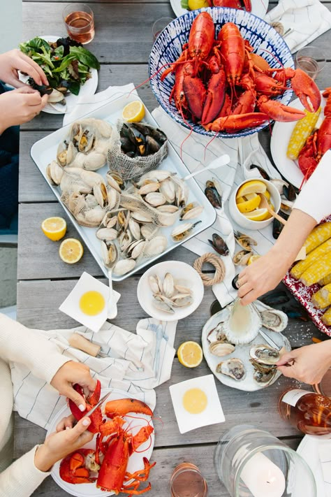 Laid Back, New England Summer Entertaining — Abby Capalbo Lobster Party, New England Prep, Lobster Boil, Nantucket Summer, Lobster Bake, East Coast Summer, New England Summer, England Summer, Crab Boil